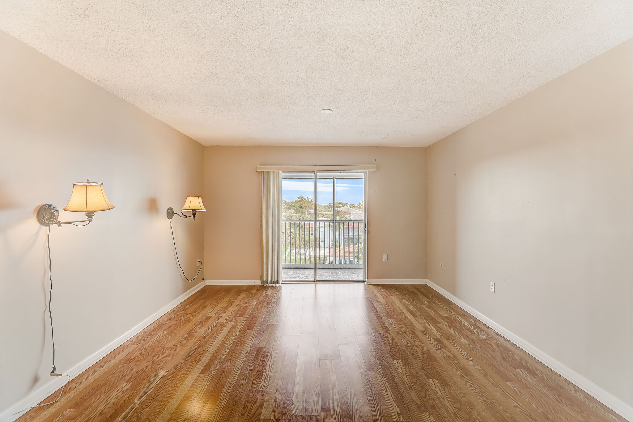 S Lakeside Dr 401-014