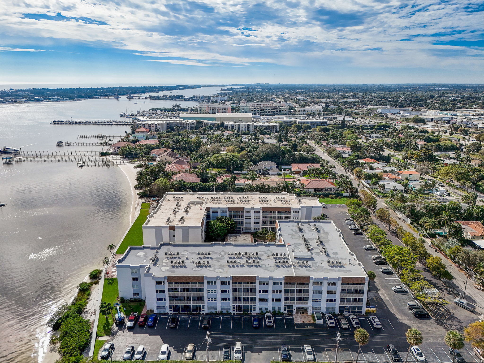 S Lakeside Dr 401-033