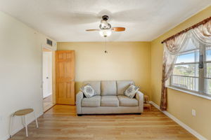 S Lakeside Dr 401-009