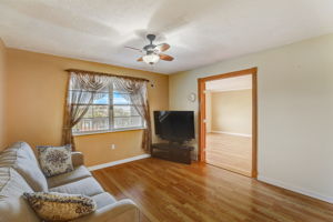 S Lakeside Dr 401-011