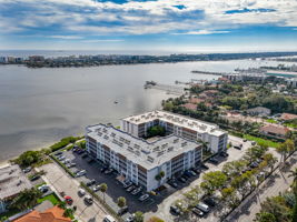 S Lakeside Dr 401-034