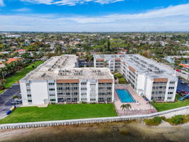 S Lakeside Dr 401-027