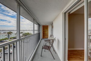 S Lakeside Dr 401-021