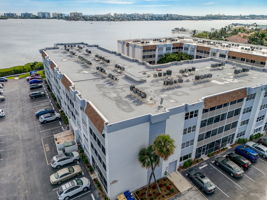 S Lakeside Dr 401-025