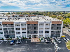 S Lakeside Dr 401-026