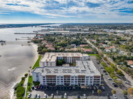 S Lakeside Dr 401-033