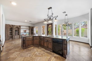 Kitchen/Breakfast Area