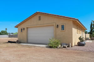 Extra garage with workshop