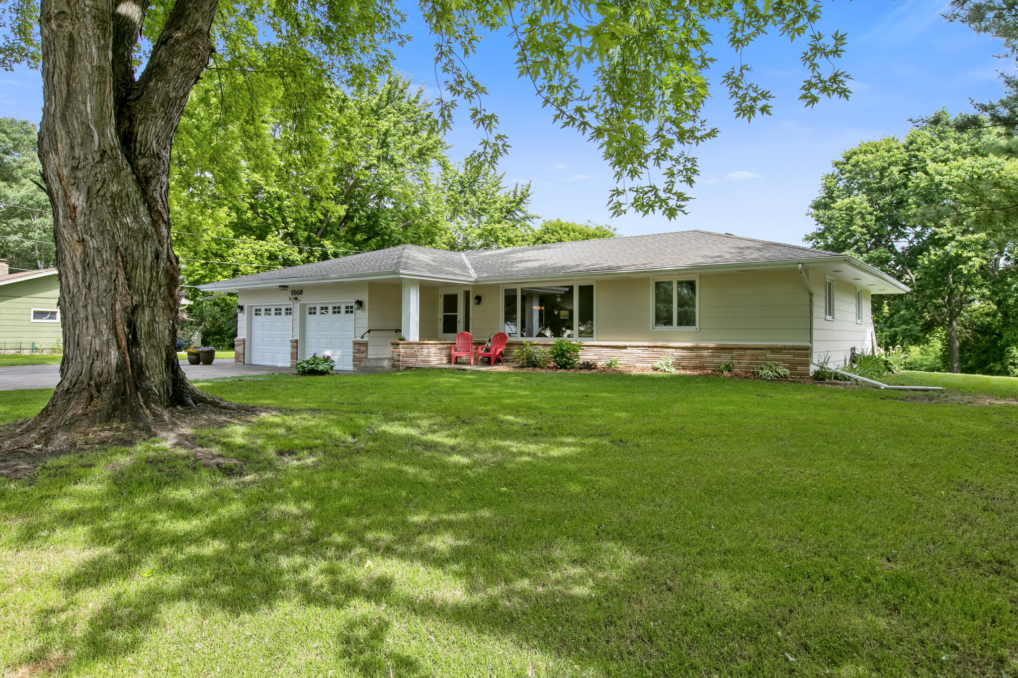 1503 6th Ave W, Shakopee, MN 55379 Mint Real Estate Photography