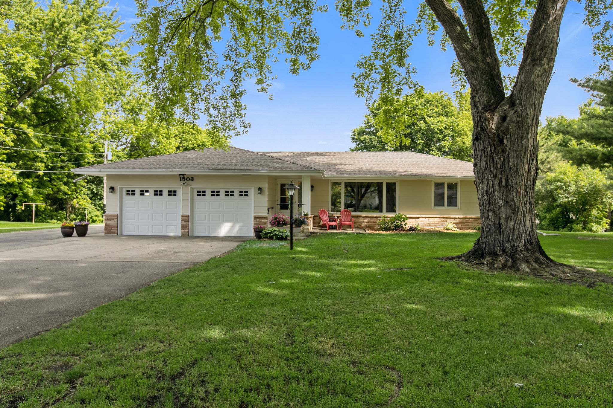 1503 6th Ave W, Shakopee, MN 55379 Mint Real Estate Photography