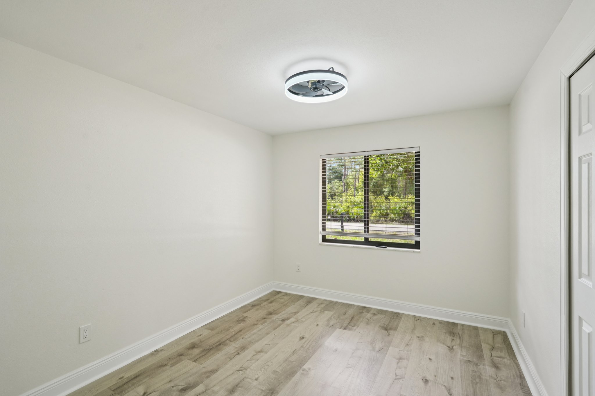 East 14th Street-S0404-015.jpg