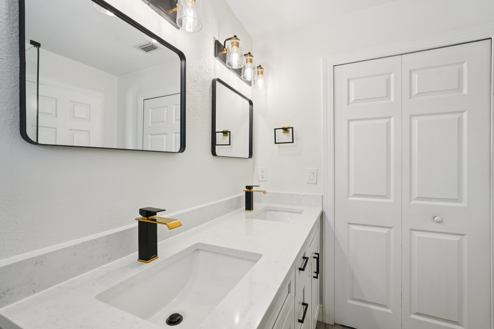 East 14th Street-S0404-025.jpg