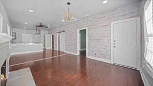  Photo 4
