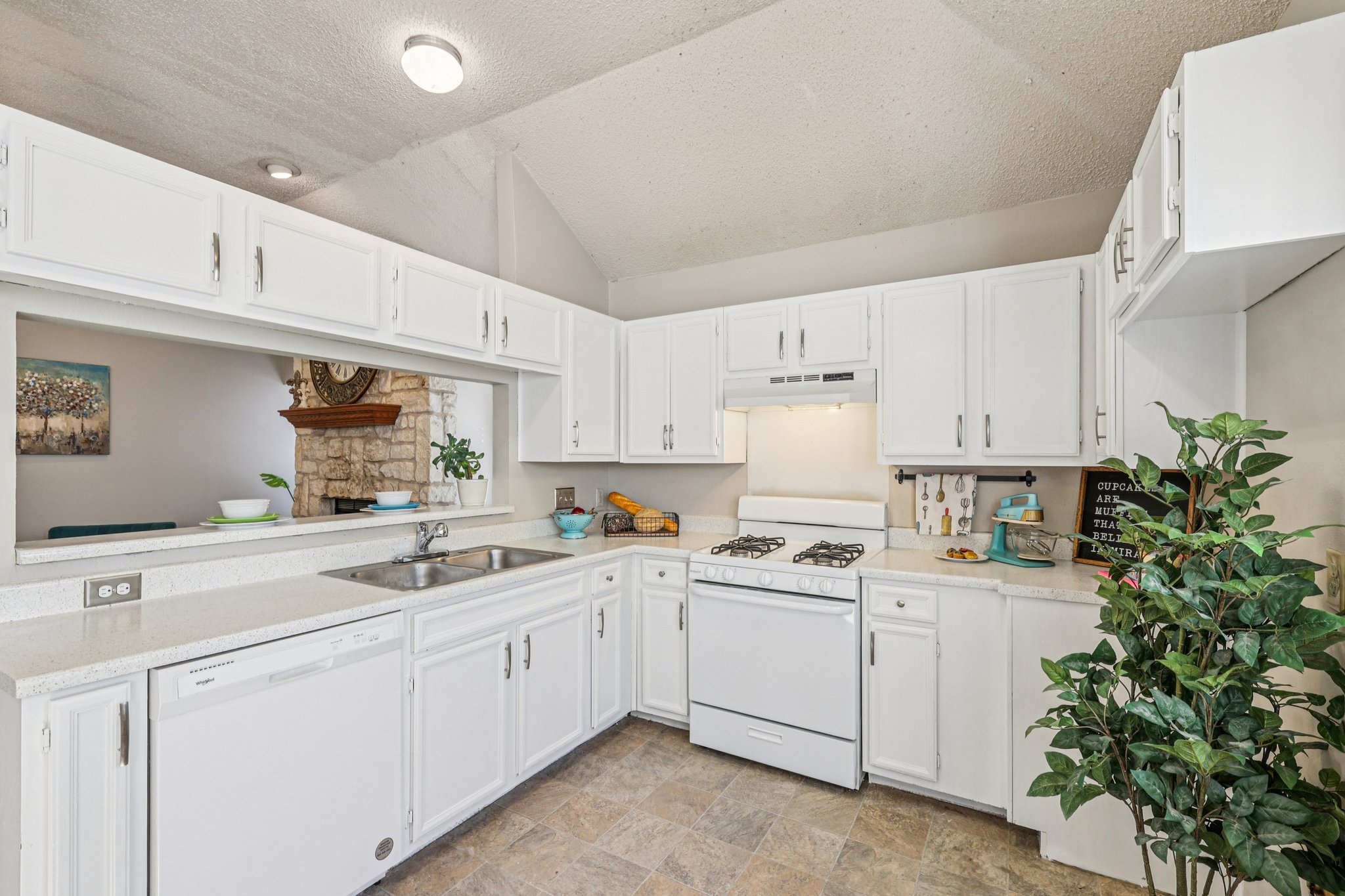 Lantana Dr-S1112-020.jpg