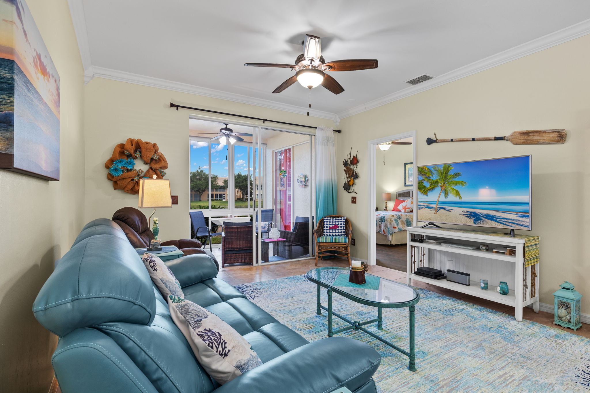 Living Room 4 of 5