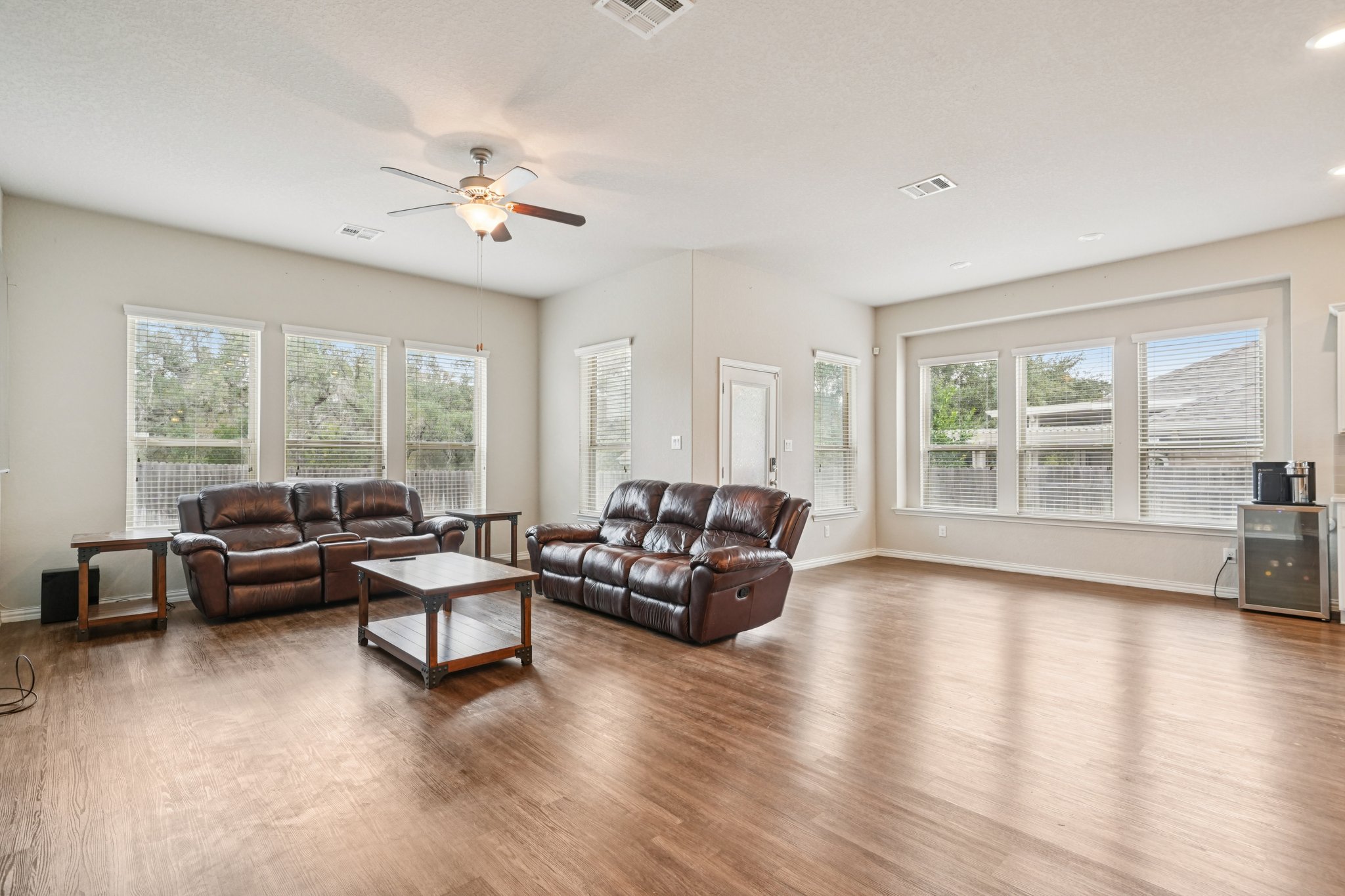 Stagehand Dr-S0412-009.jpg