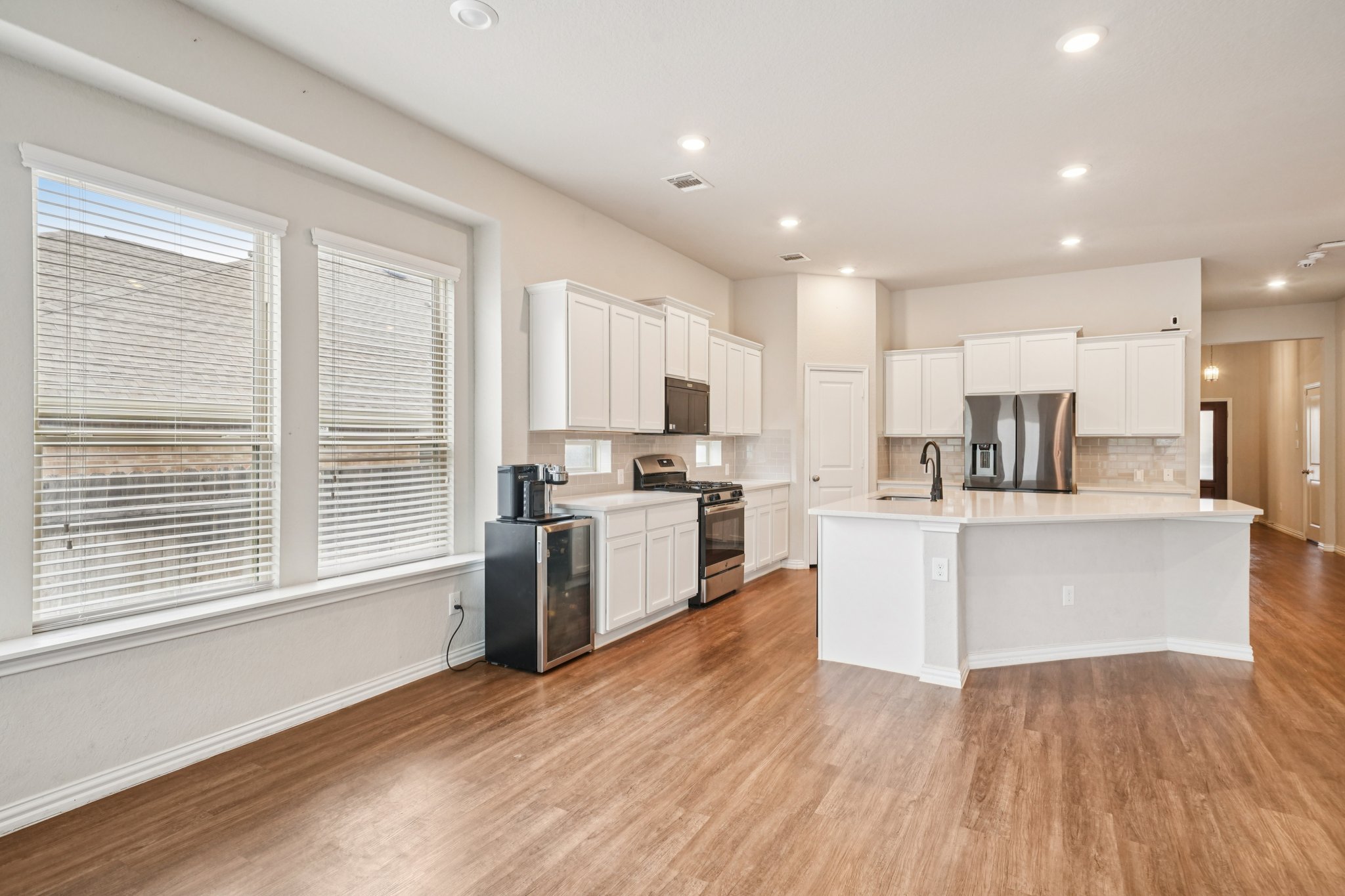 Stagehand Dr-S0412-013.jpg