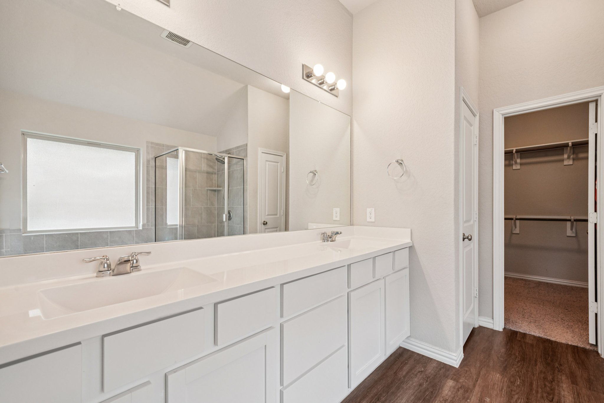 Stagehand Dr-S0412-025.jpg