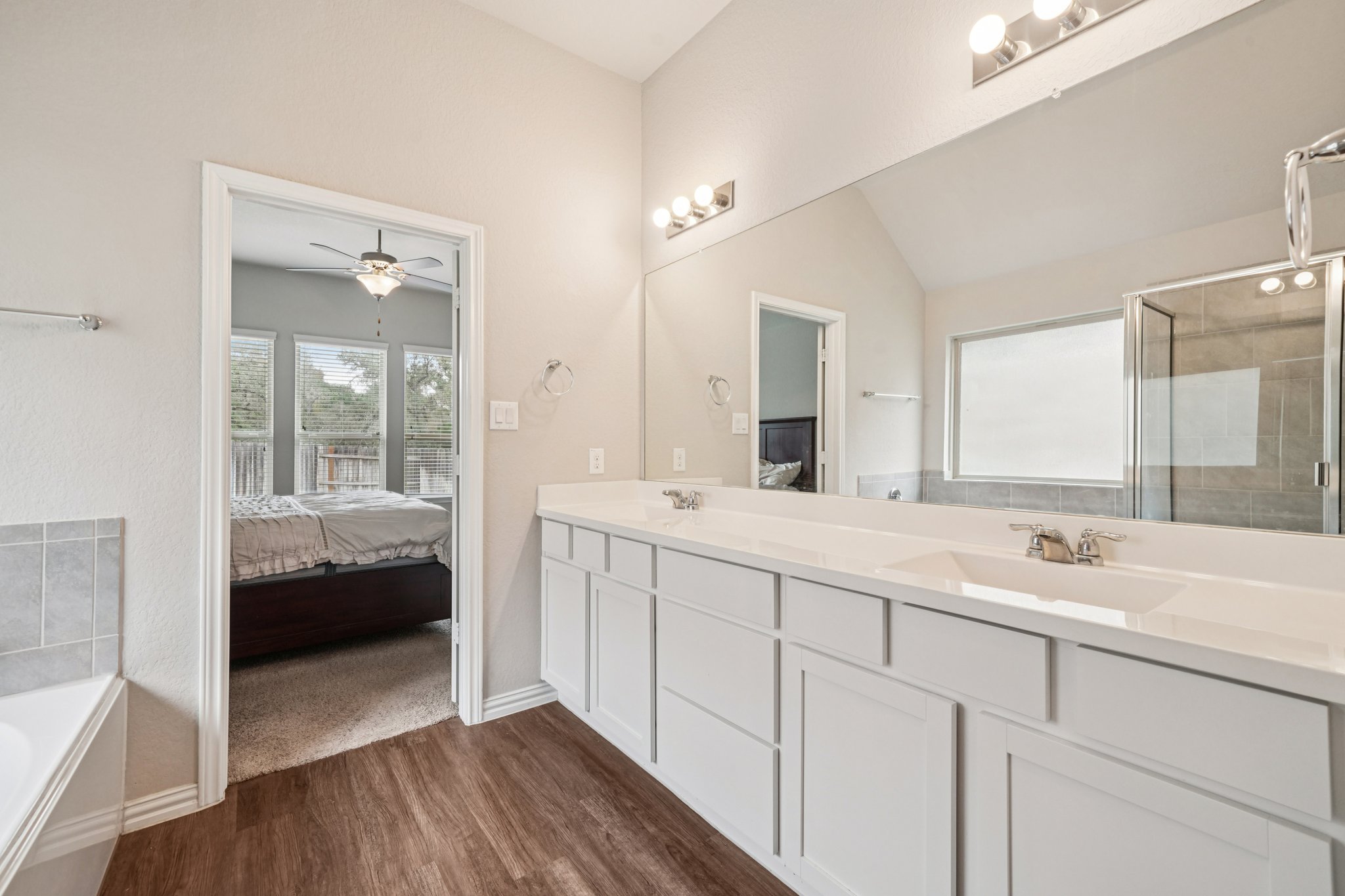 Stagehand Dr-S0412-026.jpg