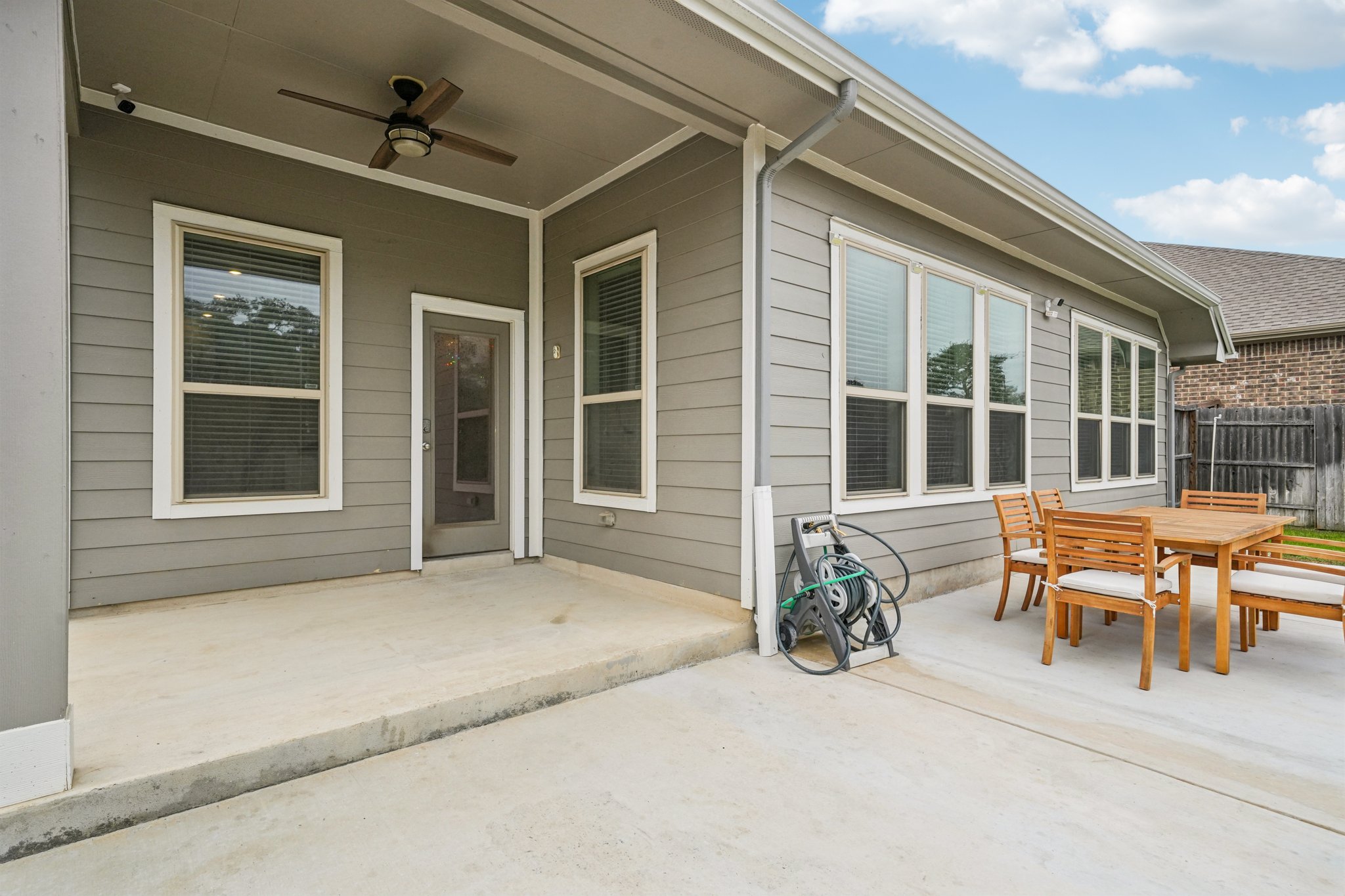 Stagehand Dr-S0412-028.jpg