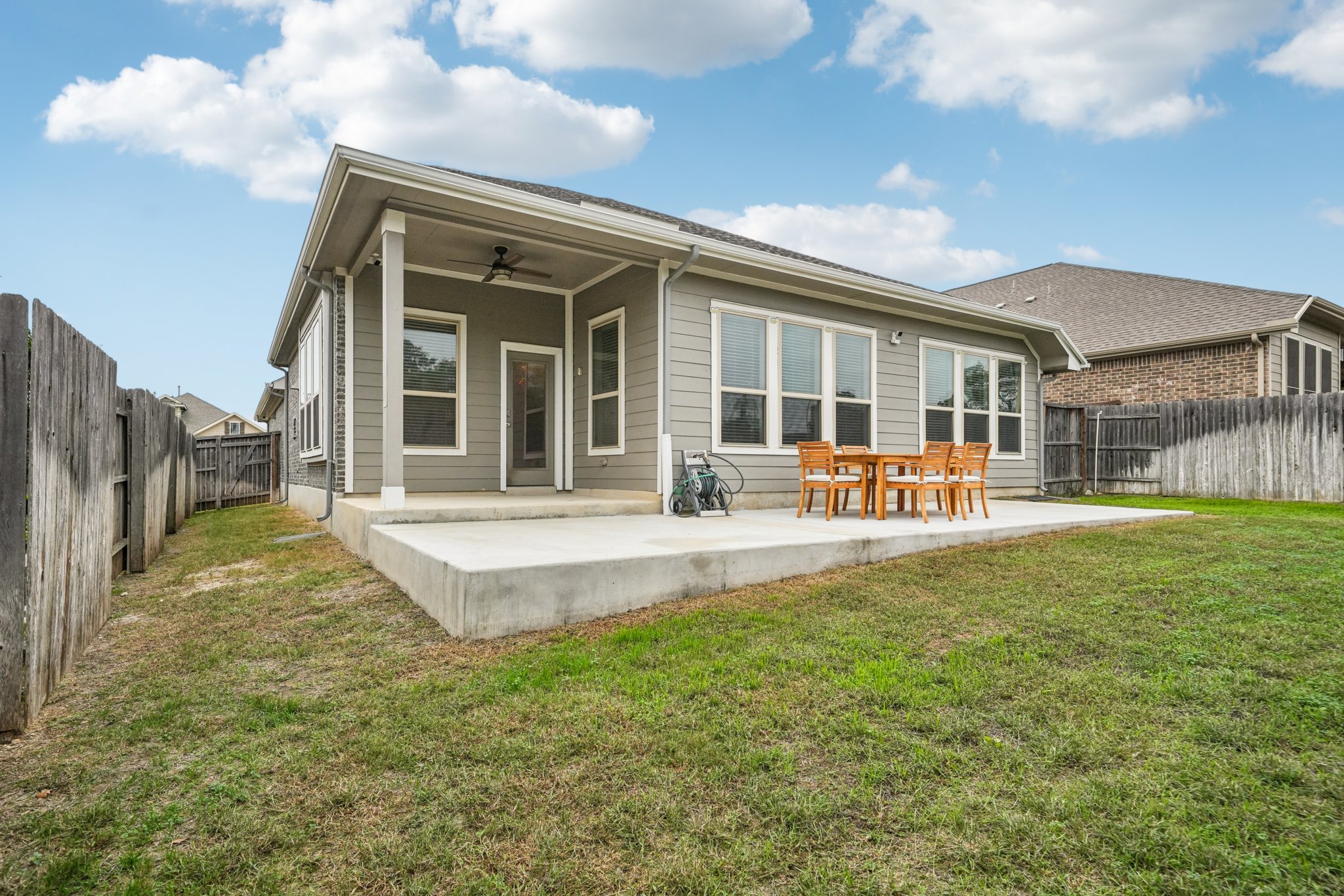 Stagehand Dr-S0412-030.jpg