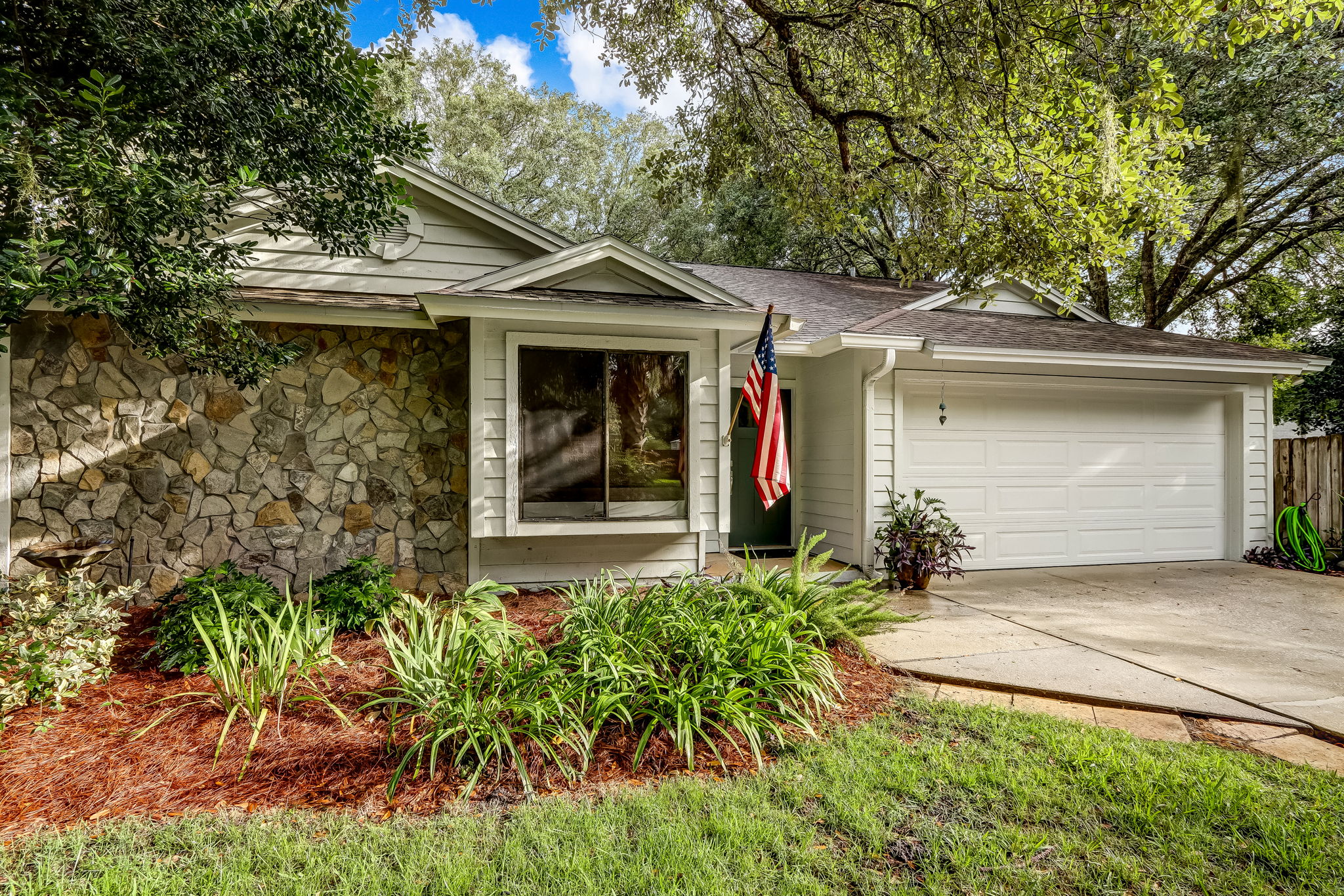 Welcome to 1504 Canterbury Ln