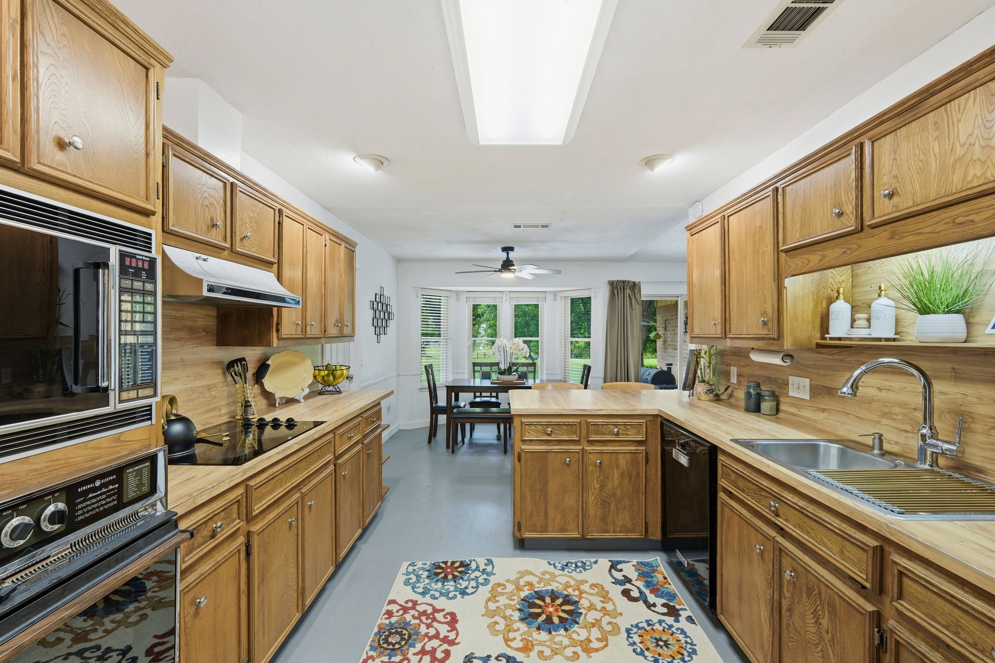 Kitchen/Eating Area