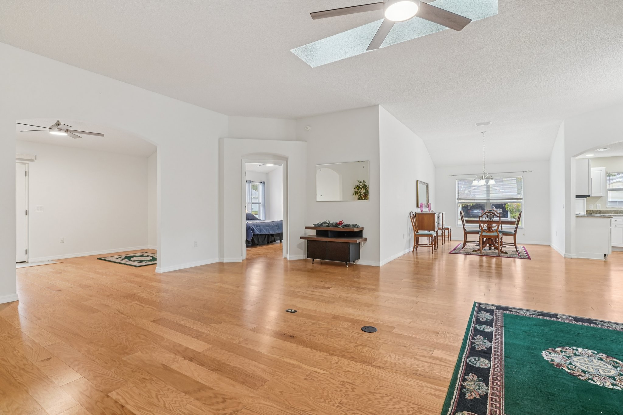 Canales Ln-S2701-010.jpg