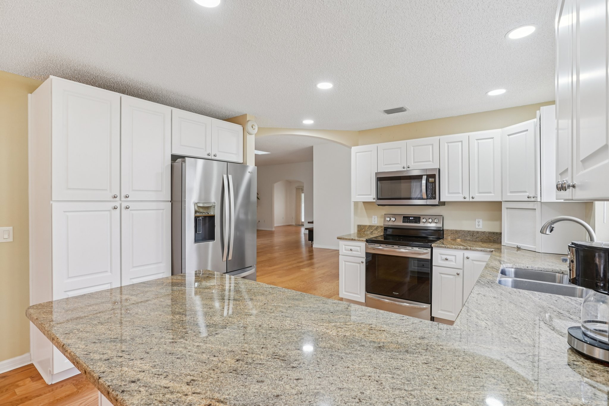 Canales Ln-S2701-020.jpg