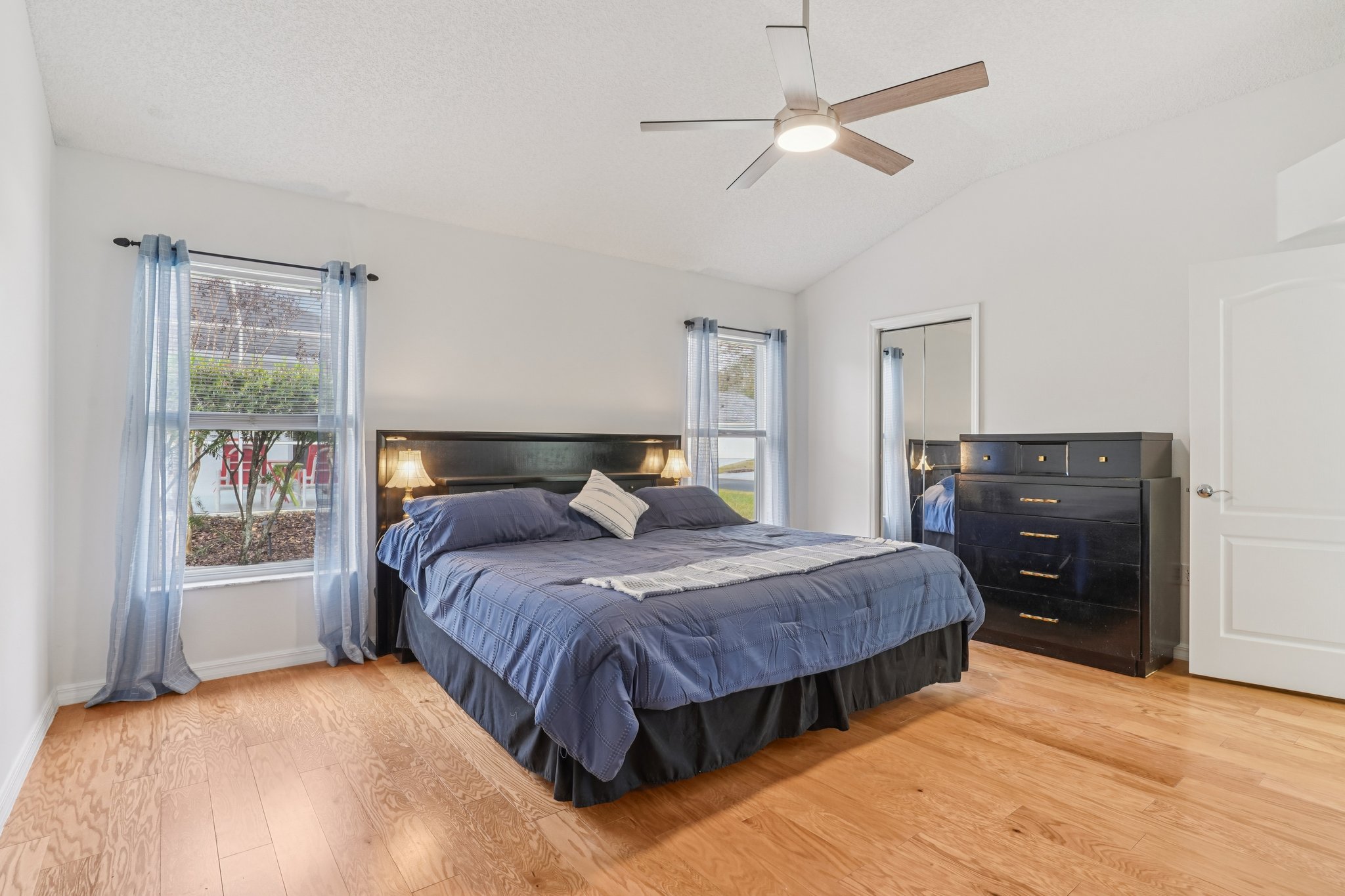 Canales Ln-S2701-023.jpg