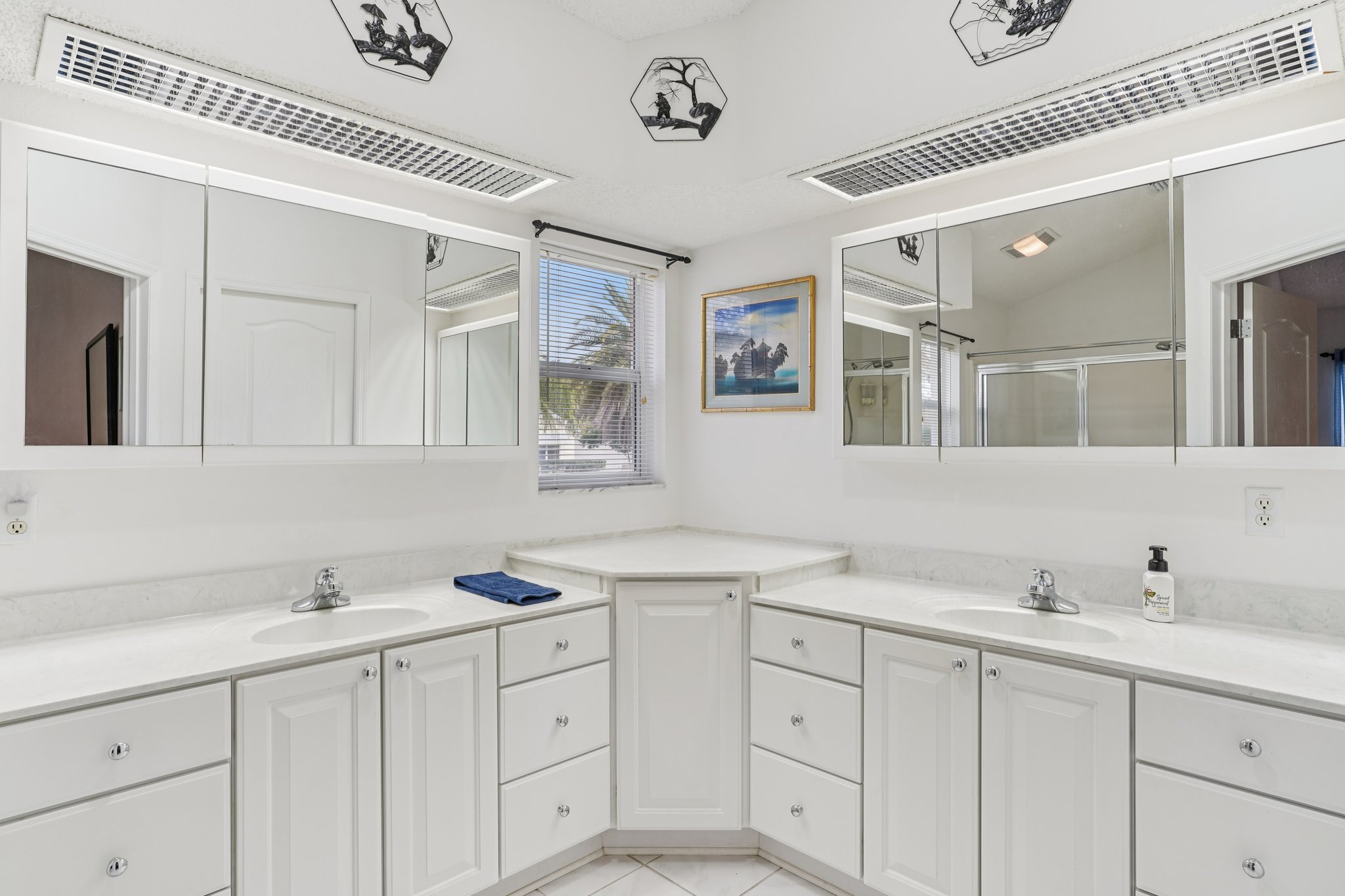 Canales Ln-S2701-027.jpg