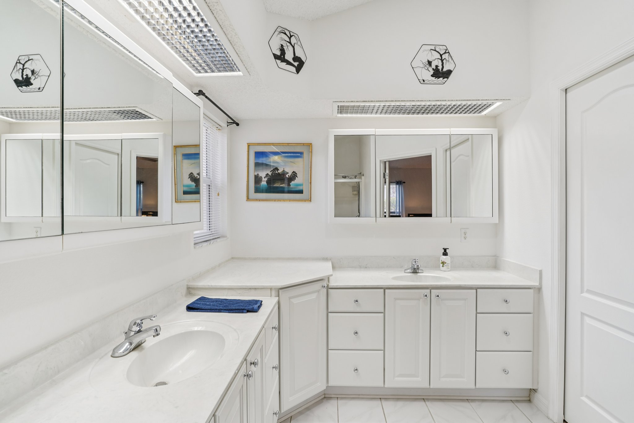 Canales Ln-S2701-028.jpg