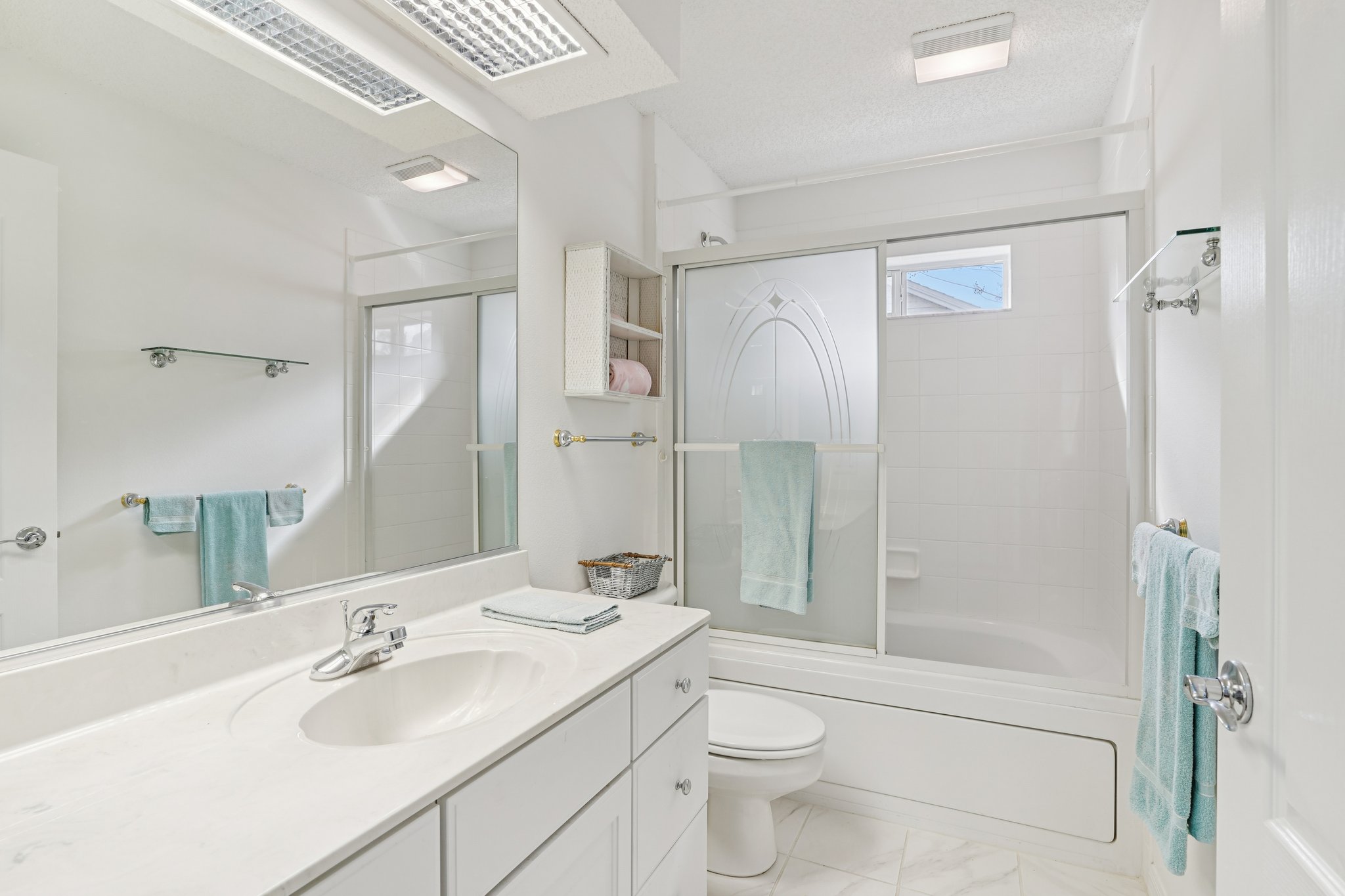 Canales Ln-S2701-032.jpg