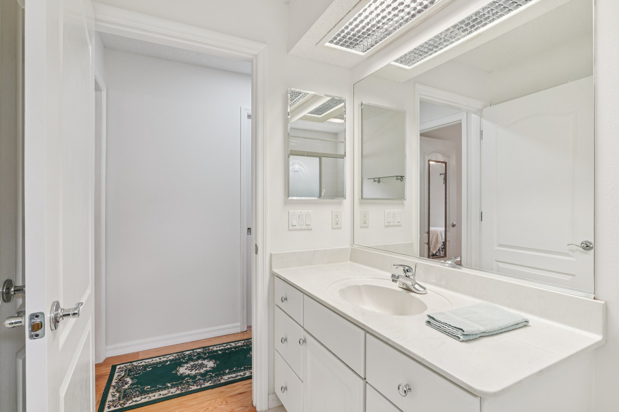 Canales Ln-S2701-033.jpg