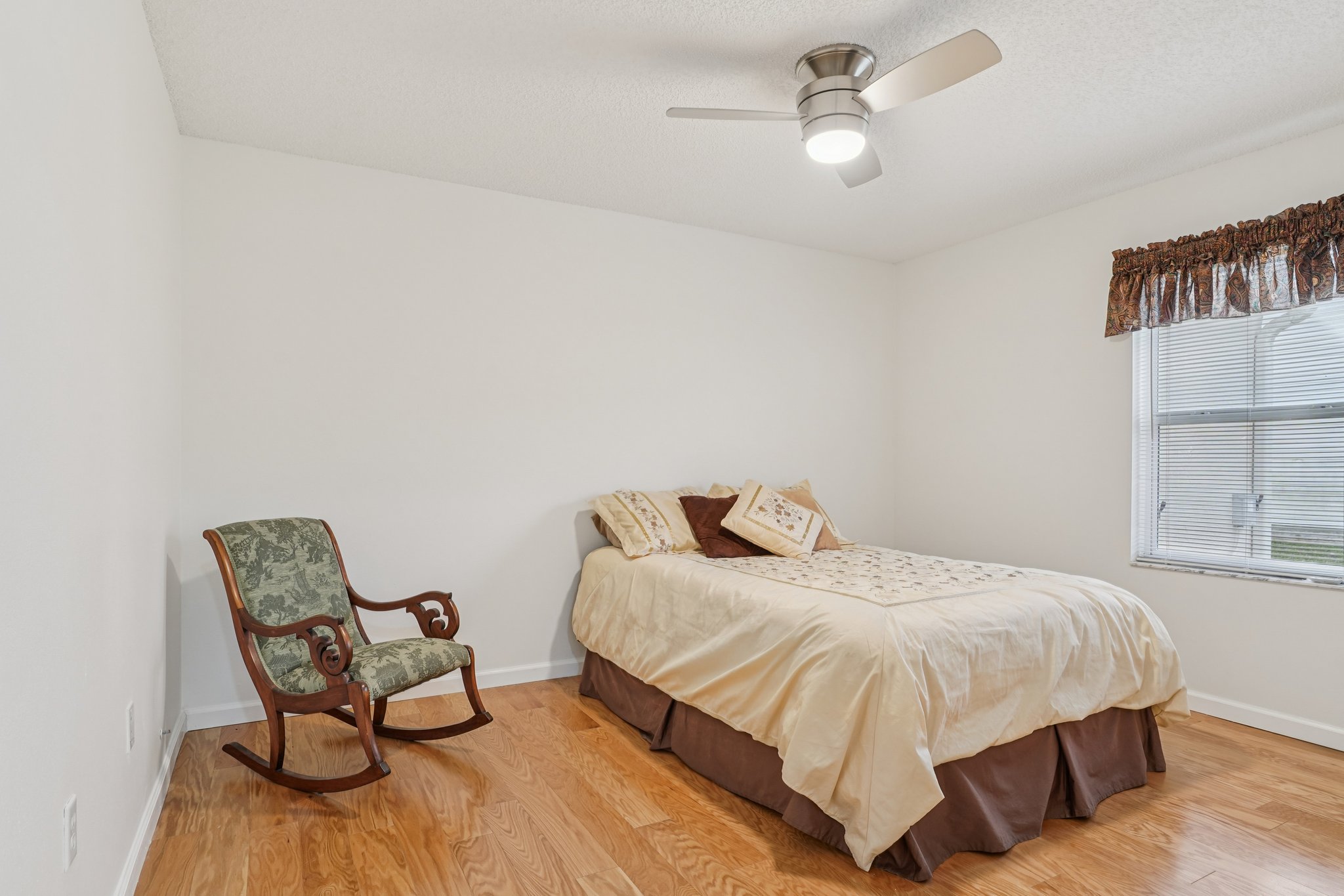 Canales Ln-S2701-034.jpg