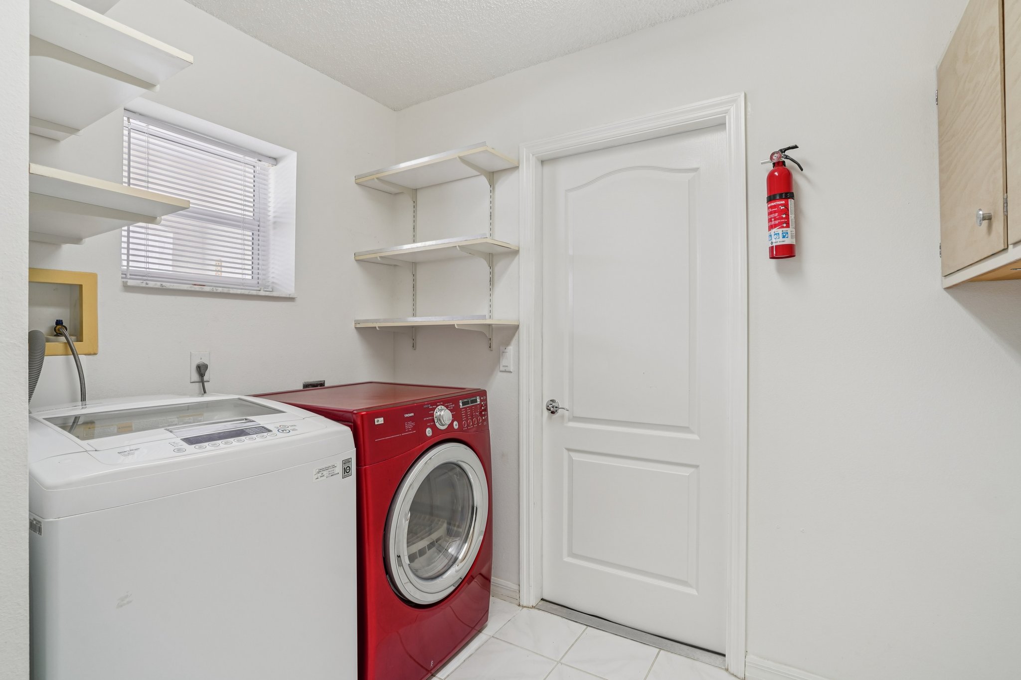 Canales Ln-S2701-036.jpg