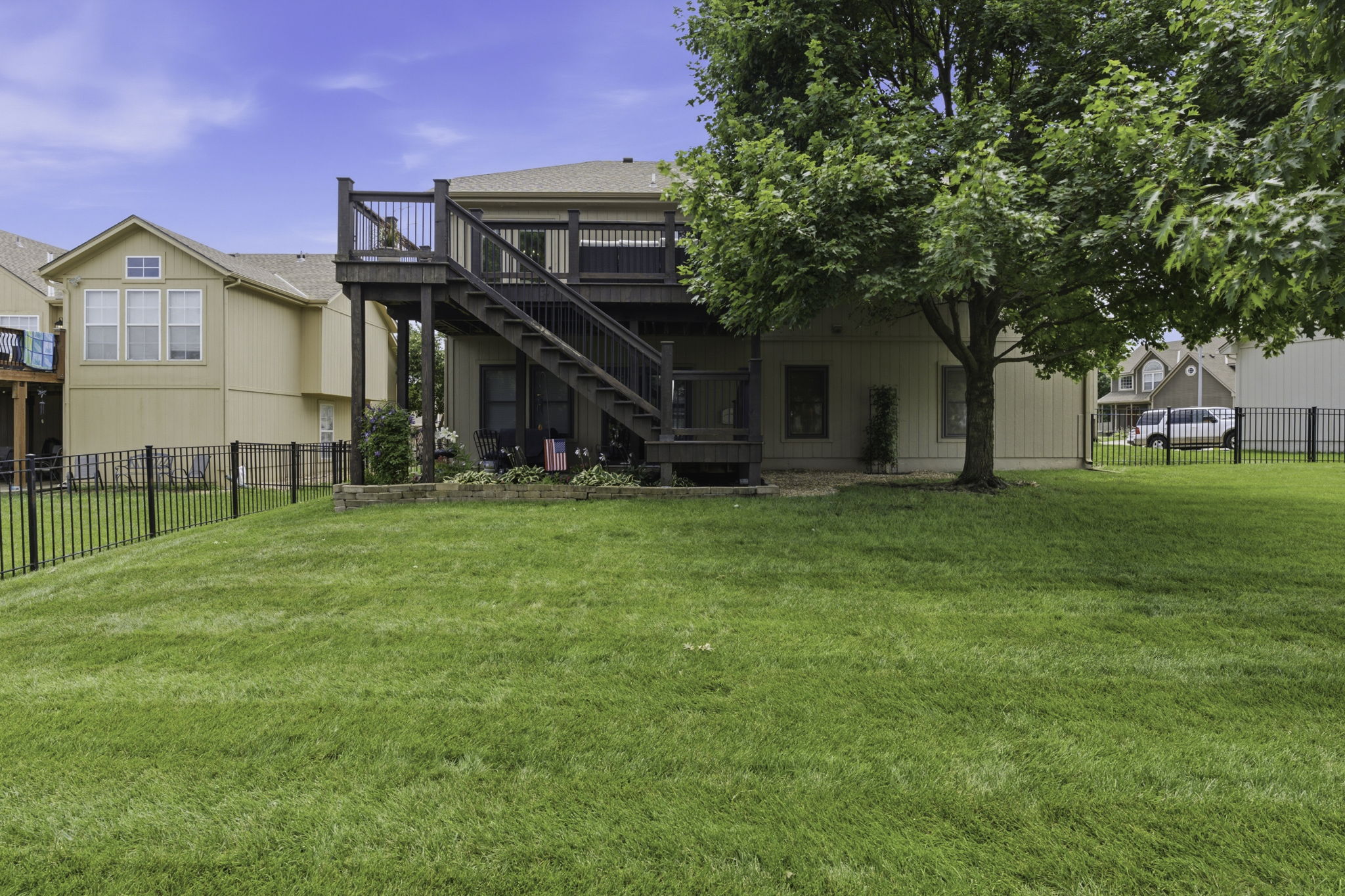 03 Exterior Back
