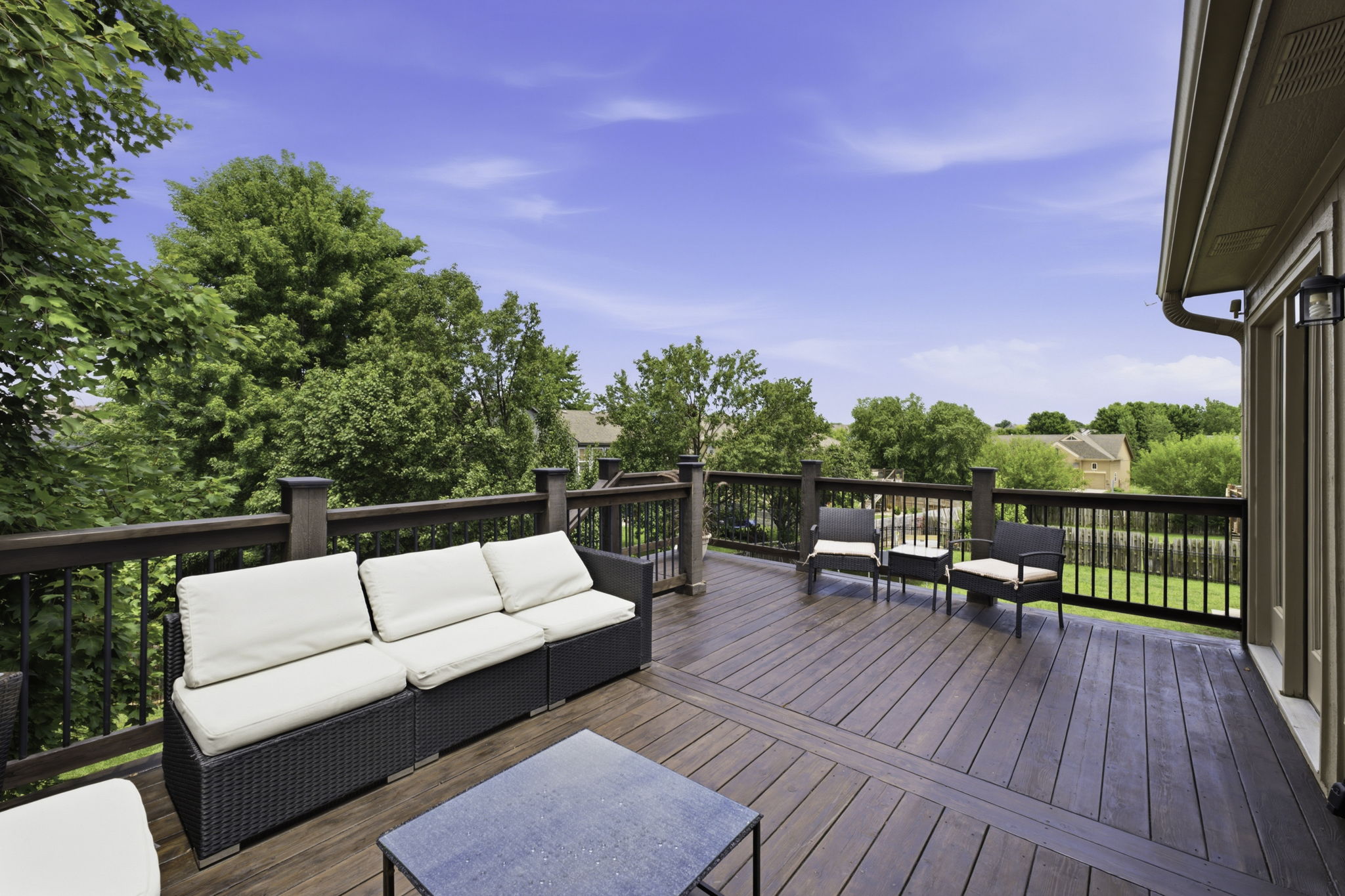 05 Patio Deck 01