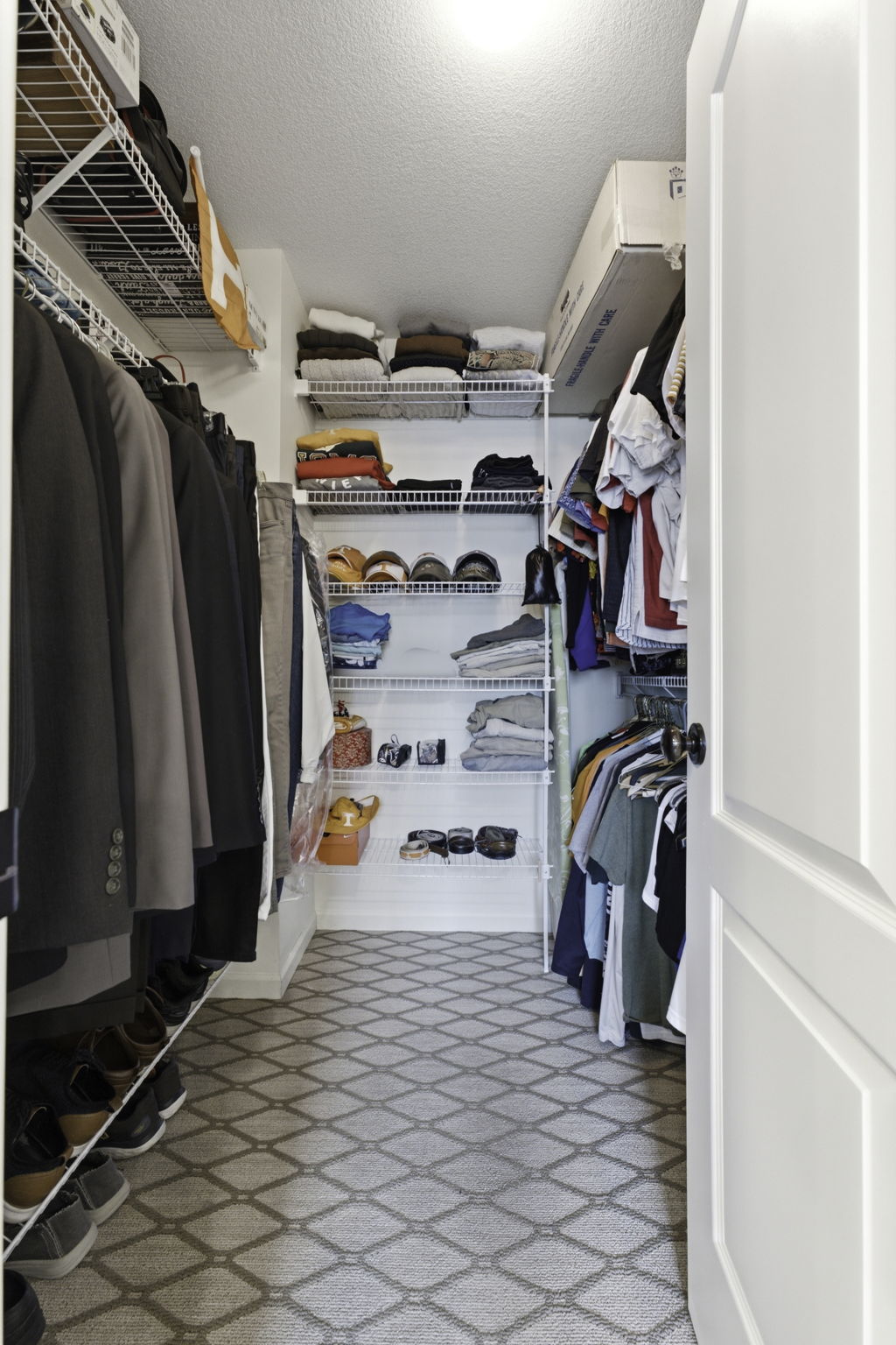 24 Primary Walk-In Closet 01