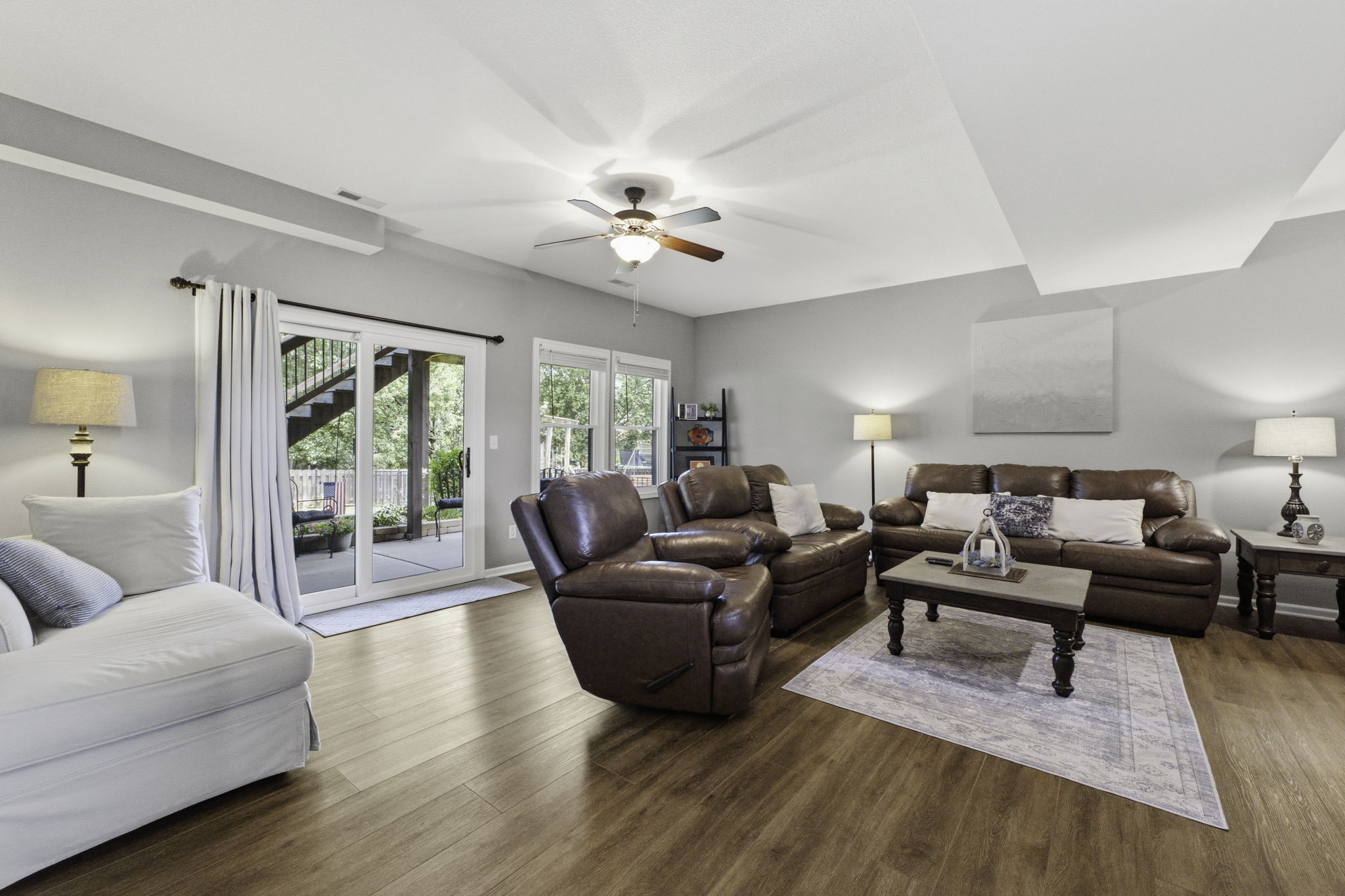 26 Family Room 01