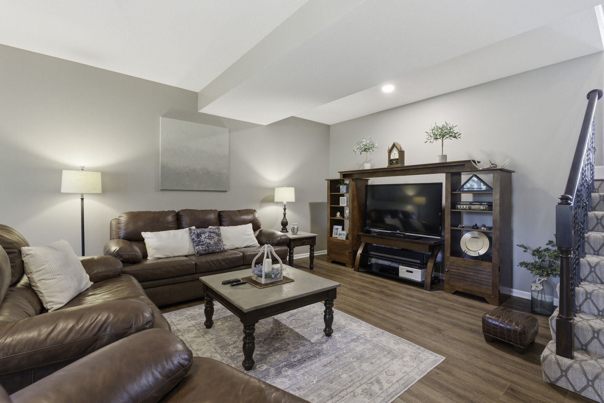 27 Family Room 02