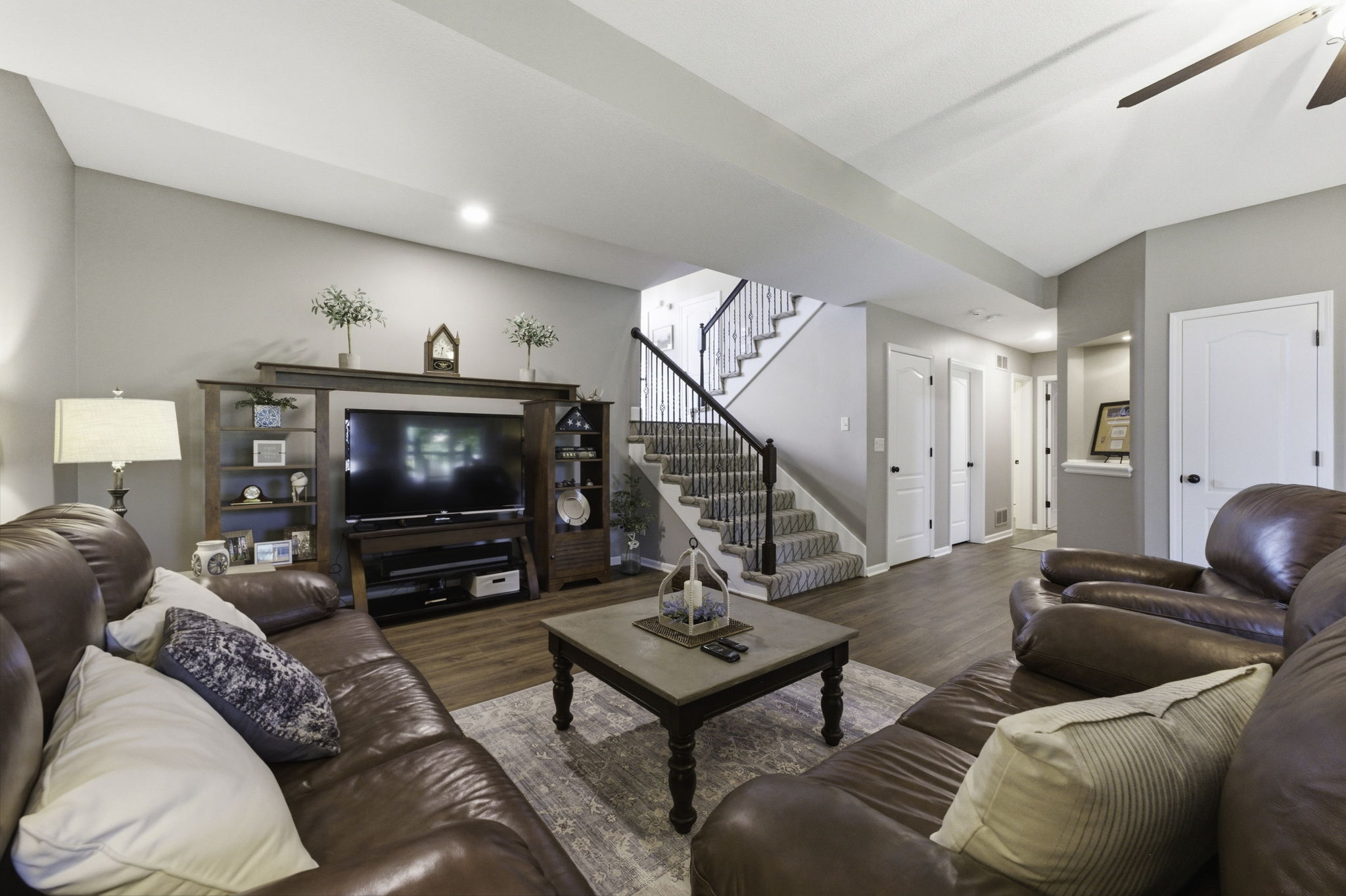 28 Family Room 03