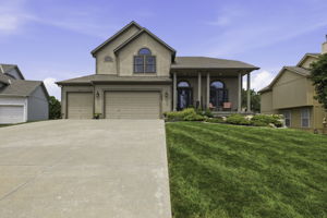 01 Exterior Front 01