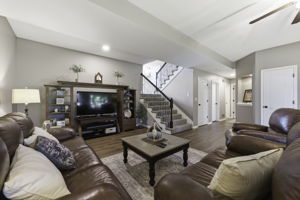 28 Family Room 03