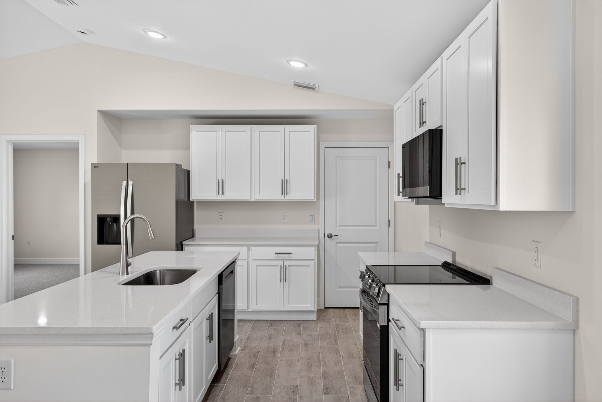 Kitchen 2 of 5
