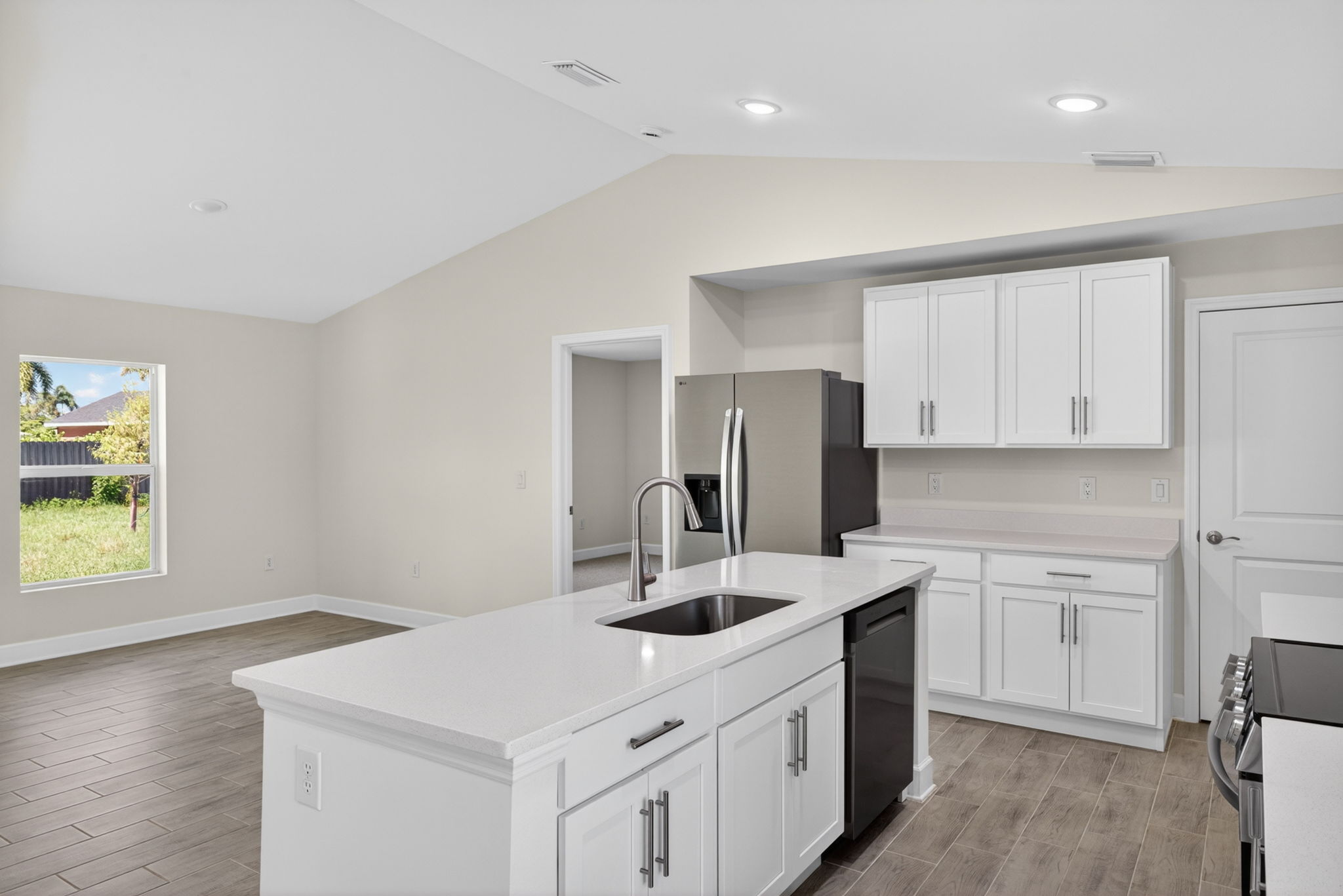 Kitchen 3 of 5