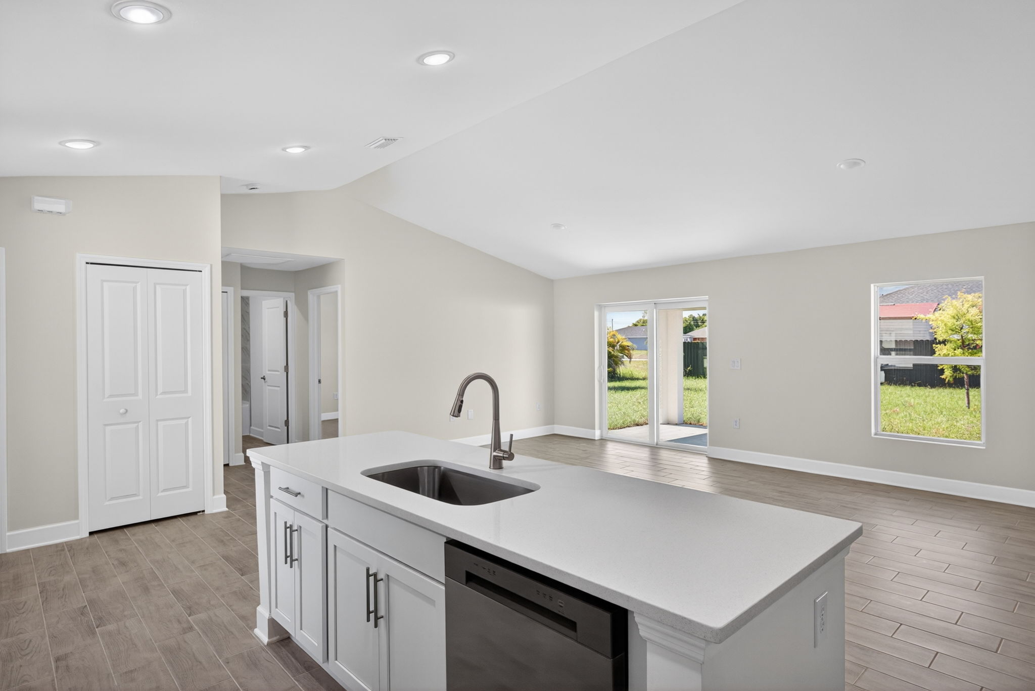 Kitchen 4 of 5