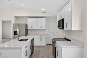 Kitchen 2 of 5