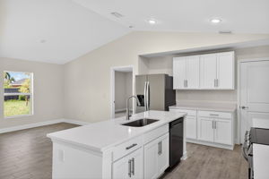 Kitchen 3 of 5
