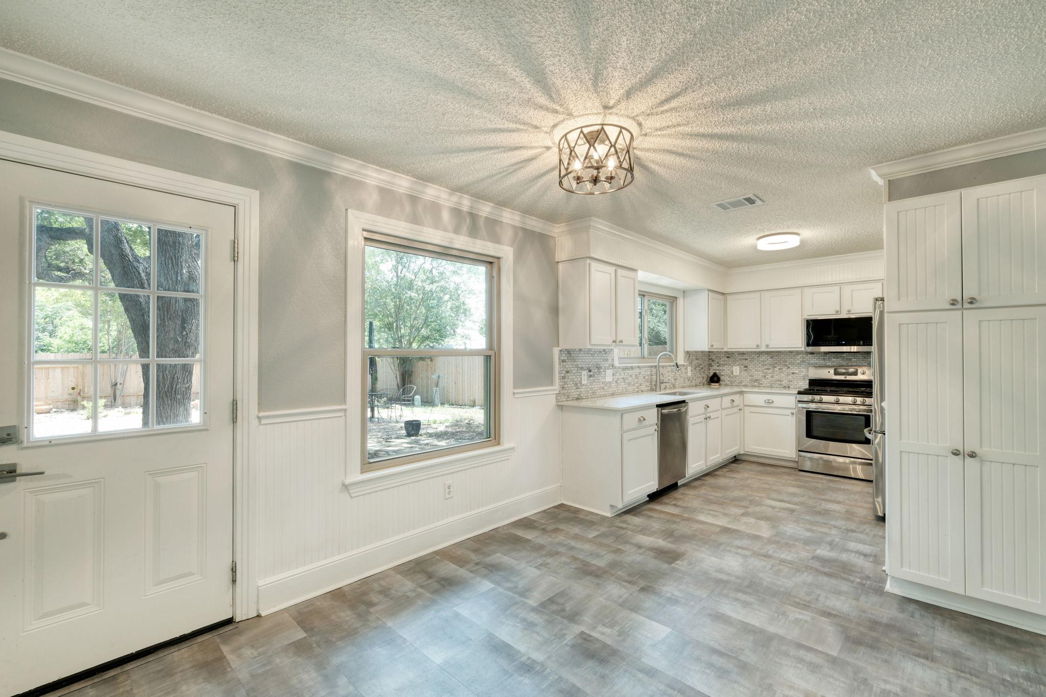 Eating Area/Kitchen